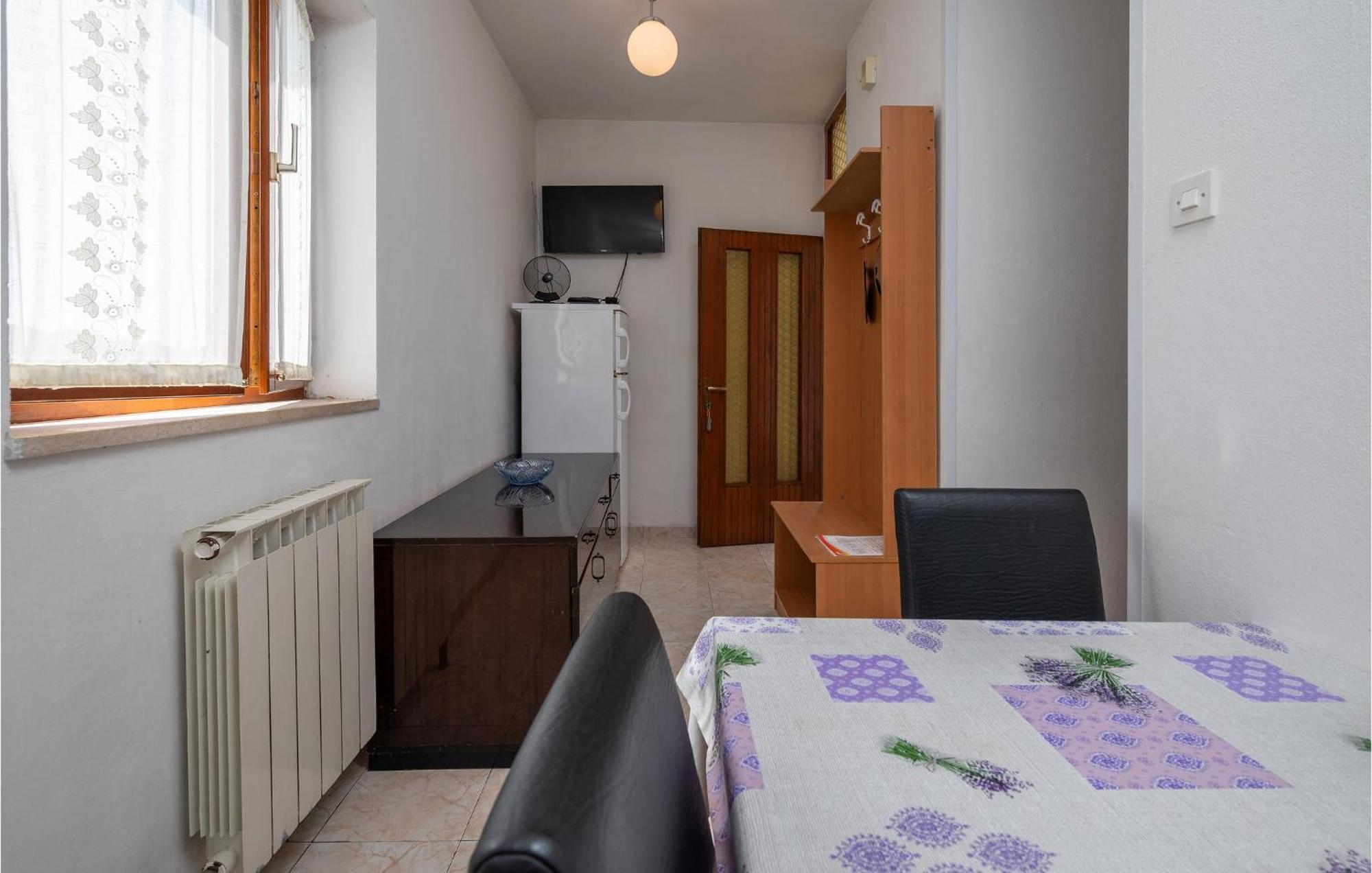 1 Bedroom Cozy Apartment In PUY 외부 사진