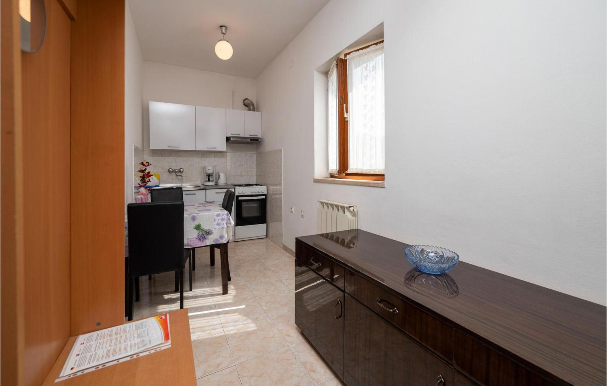 1 Bedroom Cozy Apartment In PUY 외부 사진
