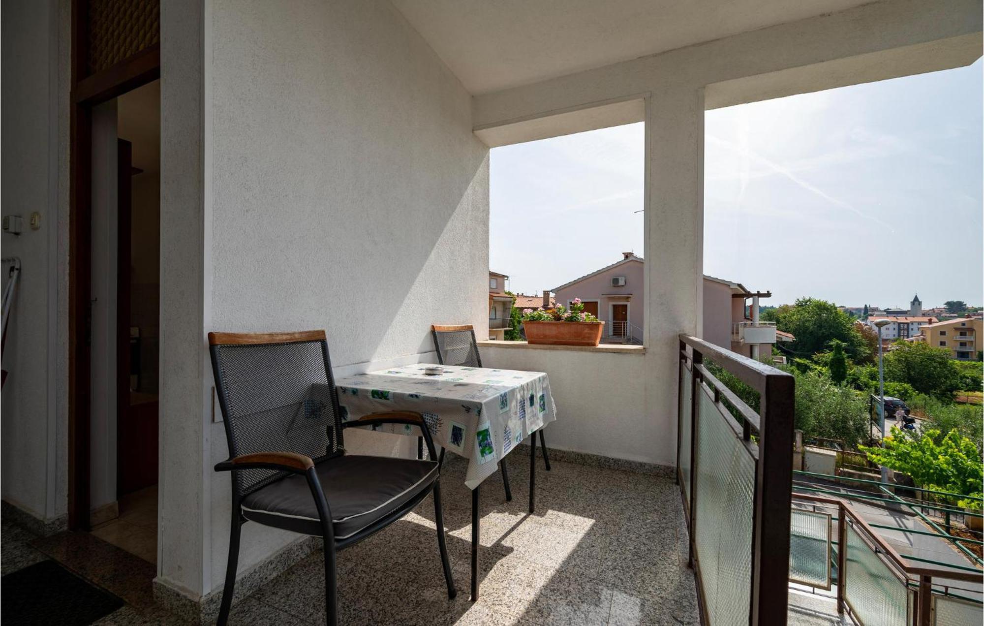 1 Bedroom Cozy Apartment In PUY 외부 사진