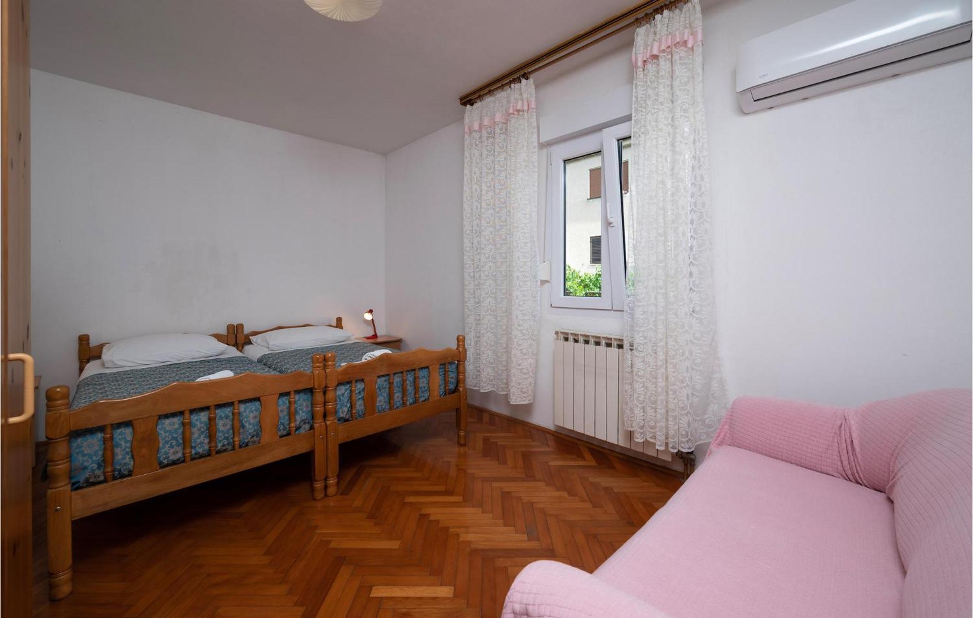 1 Bedroom Cozy Apartment In PUY 외부 사진